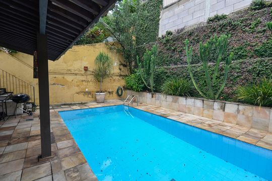 Área externa de casa para alugar com 5 quartos, 694m² em Tijuca, Rio de Janeiro