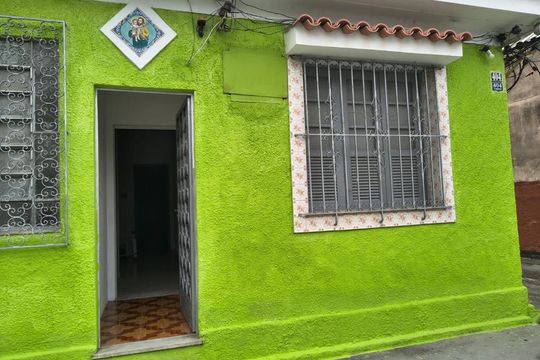 Área externa de casa para alugar com 4 quartos, 90m² em Ramos, Rio de Janeiro