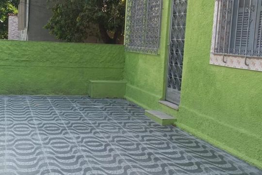 Área externa de casa para alugar com 4 quartos, 90m² em Ramos, Rio de Janeiro