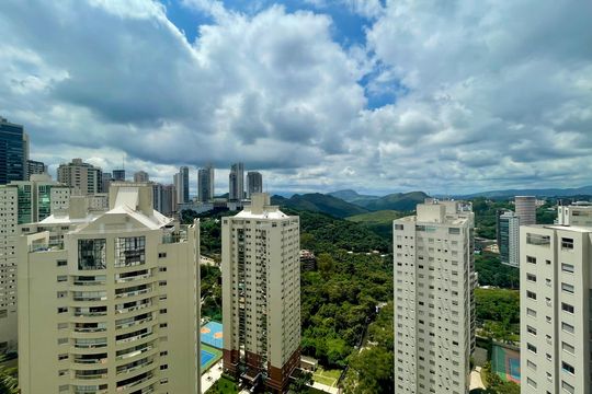 Vista da varanda de apartamento à venda com 3 quartos, 126m² em Vila da Serra, Nova Lima