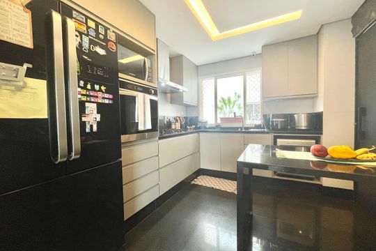 Cozinha de apartamento à venda com 3 quartos, 126m² em Vila da Serra, Nova Lima