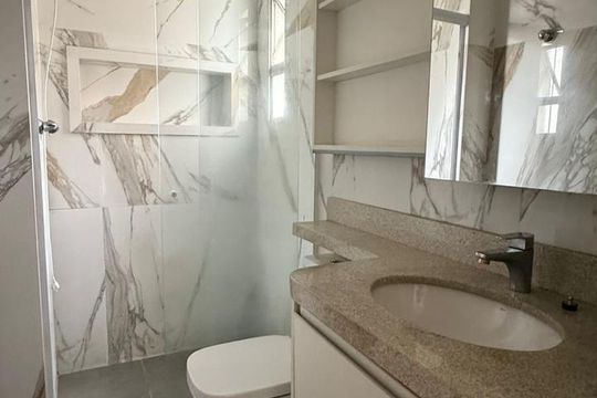 Banheiro de apartamento à venda com 2 quartos, 65m² em Perdizes, São Paulo