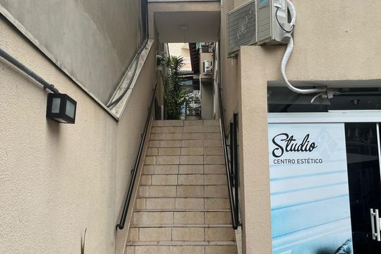 Escada de casa à venda com 4 quartos, 195m² em Bela Vista, Osasco