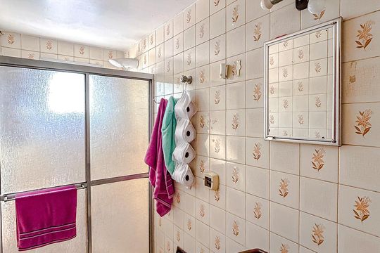 Banheiro de apartamento à venda com 2 quartos, 74m² em Vila Carrão, São Paulo