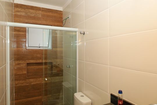 Banheiro de apartamento para alugar com 1 quarto, 35m² em Vila Rosaria, São Paulo