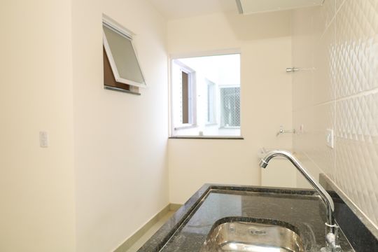 Cozinha de apartamento para alugar com 1 quarto, 32m² em Vila Rosaria, São Paulo