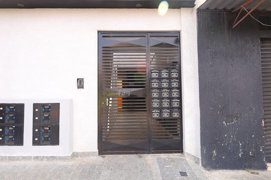 Fachada do prédio de apartamento para alugar com 1 quarto, 32m² em Vila Rosaria, São Paulo