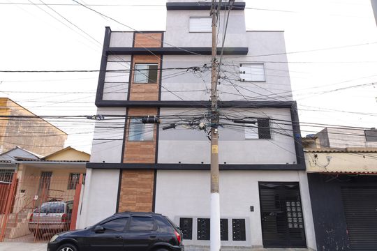 Fachada do prédio de apartamento para alugar com 1 quarto, 32m² em Vila Rosaria, São Paulo