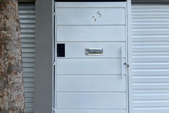 Fachada de casa para alugar com 1 quarto, 45m² em Nhambuca, Cotia