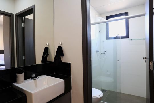 Banheiro de kitnet/studio para alugar com 1 quarto, 40m² em Santa Efigênia, Belo Horizonte