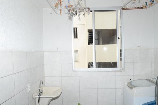 Cozinha e Área de Serviço de apartamento para alugar com 2 quartos, 43m² em Vista do Sol, Belo Horizonte