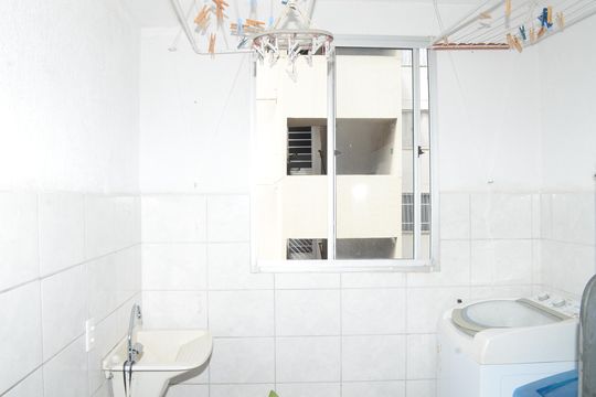 Cozinha e Área de Serviço de apartamento para alugar com 2 quartos, 43m² em Vista do Sol, Belo Horizonte