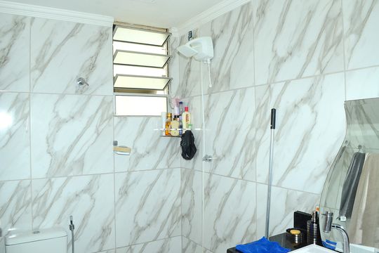 Banheiro de apartamento para alugar com 2 quartos, 43m² em Vista do Sol, Belo Horizonte