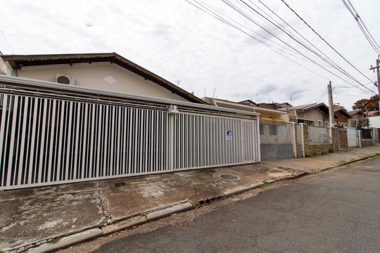 Fachada de casa à venda com 3 quartos, 195m² em Jardim Conceição, Campinas