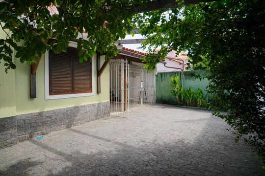 Quintal de casa à venda com 3 quartos, 250m² em Piratininga, Niterói