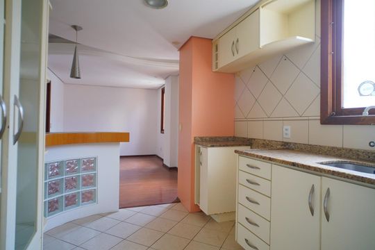 Cozinha  de apartamento para alugar com 3 quartos, 162m² em Petrópolis, Porto Alegre