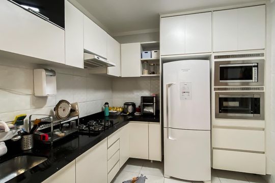 Cozinha  de casa de condomínio à venda com 2 quartos, 55m² em Vila Guilhermina, São Paulo