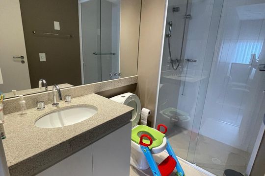 Banheiro de apartamento à venda com 2 quartos, 90m² em Brooklin, São Paulo