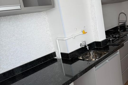 Cozinha de apartamento para alugar com 2 quartos, 55m² em Vila das Bandeiras, Guarulhos