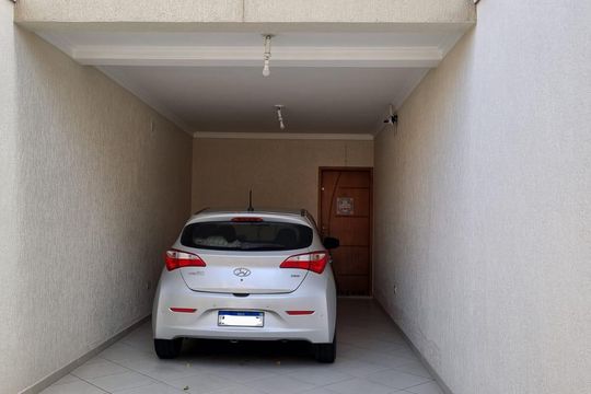 Garagem de casa à venda com 3 quartos, 226m² em Centro, Diadema