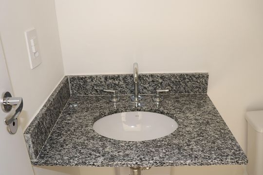 Banheiro de apartamento à venda com 1 quarto, 27m² em Bela Vista, São Paulo