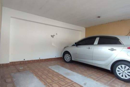 Garagem de casa à venda com 3 quartos, 132m² em Centro, Diadema