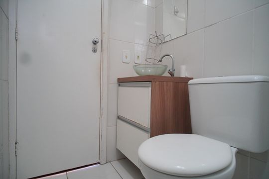 Banheiro de apartamento à venda com 2 quartos, 39m² em Santos Dumont, São Leopoldo