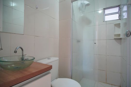 Banheiro de apartamento à venda com 2 quartos, 39m² em Santos Dumont, São Leopoldo