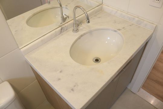 Banheiro de apartamento para alugar com 1 quarto, 27m² em Água Branca, São Paulo
