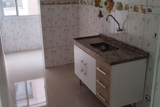 Cozinha de apartamento para alugar com 2 quartos, 47m² em Jardim do Algarve, Itaquaquecetuba