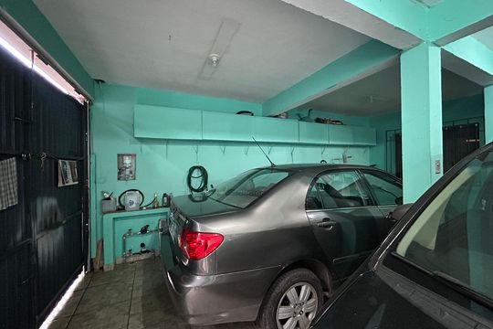Garagem de casa para alugar com 3 quartos, 330m² em Moinho Velho, São Paulo