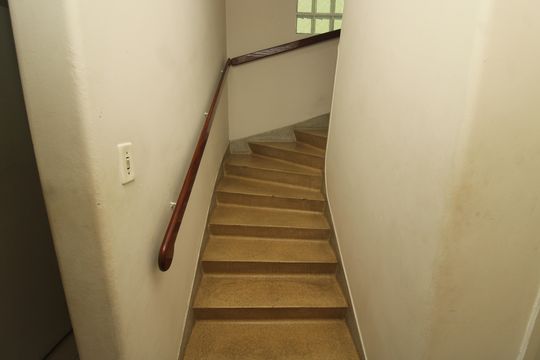 Escadas de casa à venda com 4 quartos, 210m² em Jardim da Gloria, São Paulo