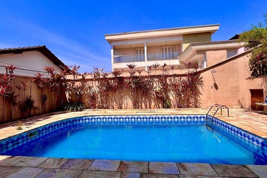 Casa à venda com 4 quartos, 590m² em Morada dos Pinheiros (Aldeia da Serra), Barueri
