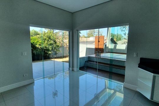 Casa para alugar com 3 quartos, 298m² em Morada dos Pássaros, Barueri