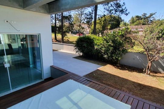 Casa para alugar com 3 quartos, 298m² em Morada dos Pássaros, Barueri