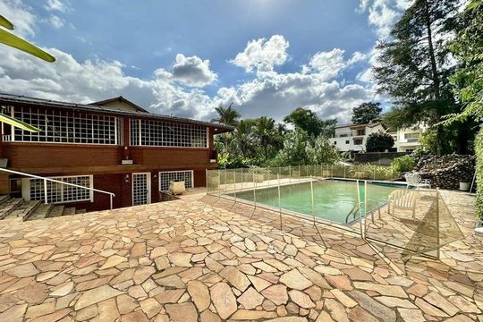 Casa para alugar com 5 quartos, 650m² em Parque Dom Henrique, Cotia