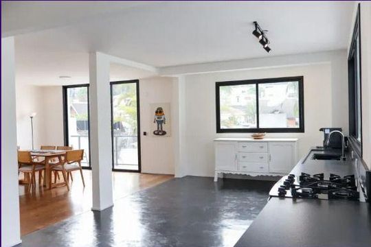 Casa para alugar com 4 quartos, 450m² em Jardim das Bandeiras, São Paulo