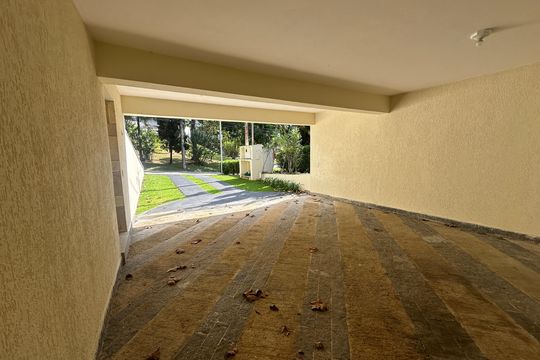 Garagem de casa para alugar com 4 quartos, 322m² em Morada dos Pássaros, Barueri