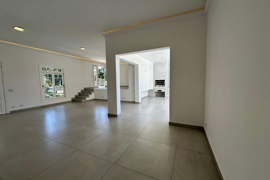 Sala de casa para alugar com 4 quartos, 322m² em Morada dos Pássaros, Barueri