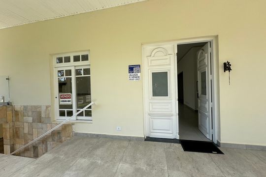 Fachada de casa para alugar com 4 quartos, 322m² em Morada dos Pássaros, Barueri