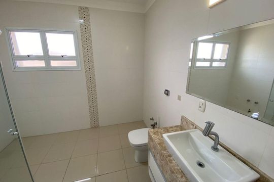 Casa à venda com 3 quartos, 382m² em Vila Marieta, Campinas