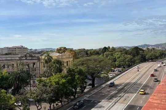 Vista da janela de apartamento à venda com 3 quartos, 118m² em Centro Histórico, Porto Alegre