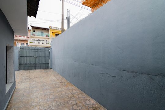Garagem de casa para alugar com 2 quartos, 150m² em Jardim Santa Cecilia, Guarulhos