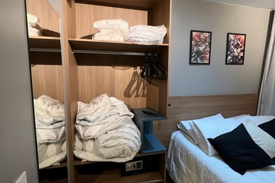 Sala/Quarto de apartamento à venda com 1 quarto, 27m² em Pinheiros, São Paulo