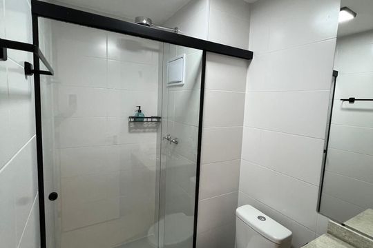 Banheiro de apartamento à venda com 1 quarto, 27m² em Pinheiros, São Paulo