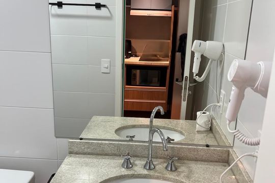 Banheiro de apartamento à venda com 1 quarto, 27m² em Pinheiros, São Paulo