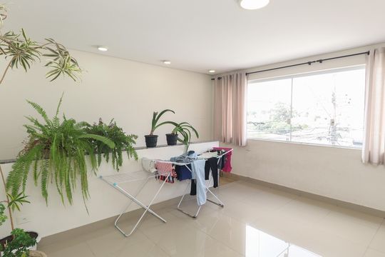 Casa para alugar com 4 quartos, 400m² em Jardim Japao, São Paulo