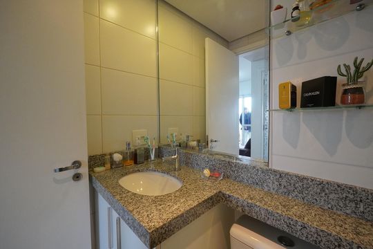 Banheiro de apartamento à venda com 1 quarto, 38m² em Liberdade, São Paulo