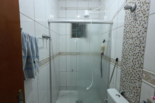 Banheiro do Quarto 3 de casa à venda com 3 quartos, 180m² em Jardim Presidente, Goiânia
