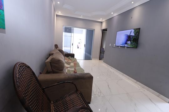 Sala de casa à venda com 3 quartos, 180m² em Jardim Presidente, Goiânia
